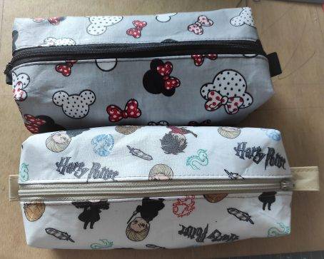 Trousse d'école carrée